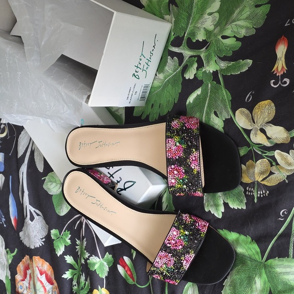 Betsey Johnson Black Sandals with Pink Floral Accents - Picture 1 of 5